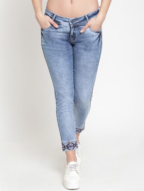 embellished hem low waist jeans - 16064617 - Very Small Image - 1