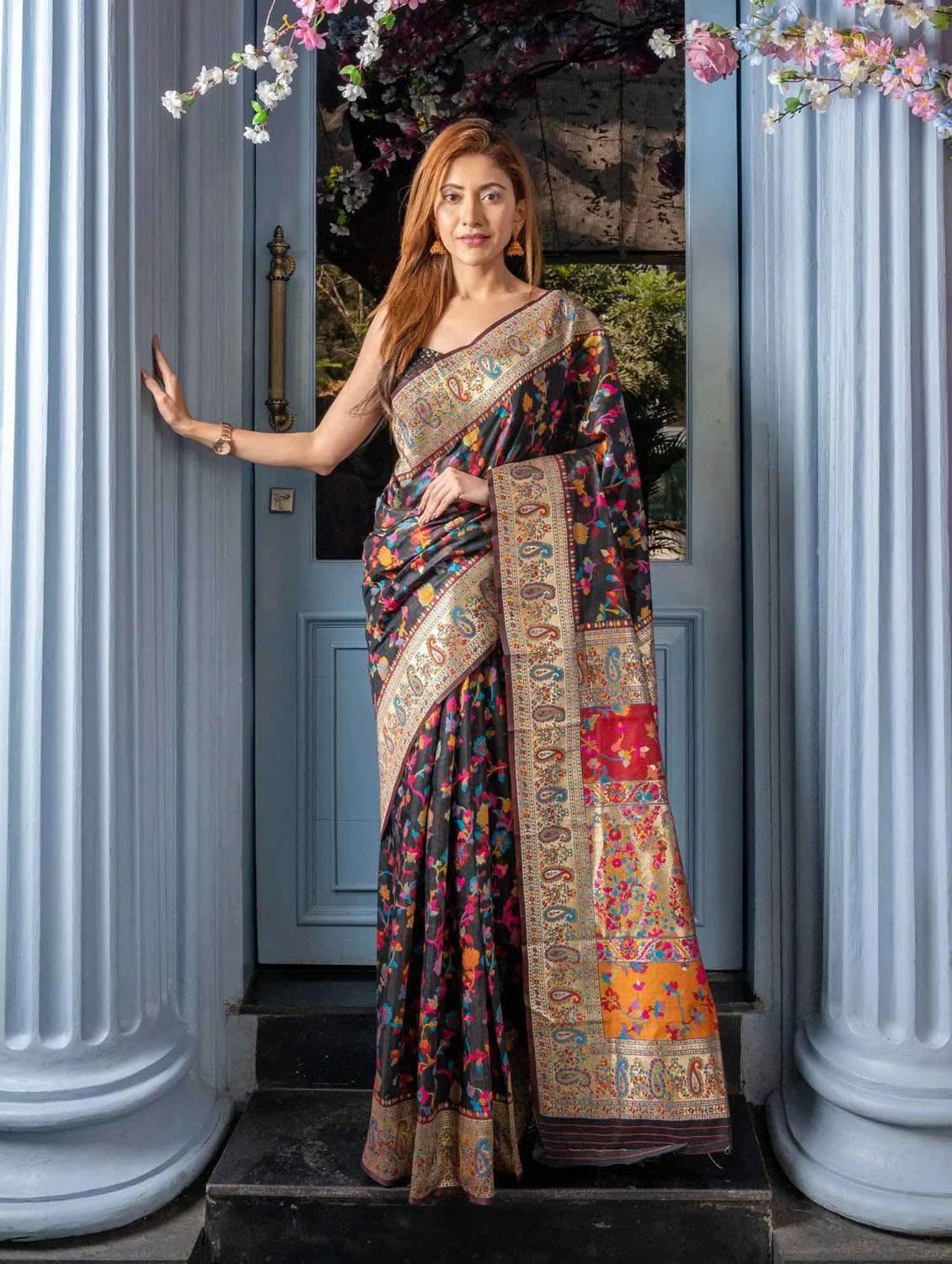 Women's Self Design Black Colored Saree