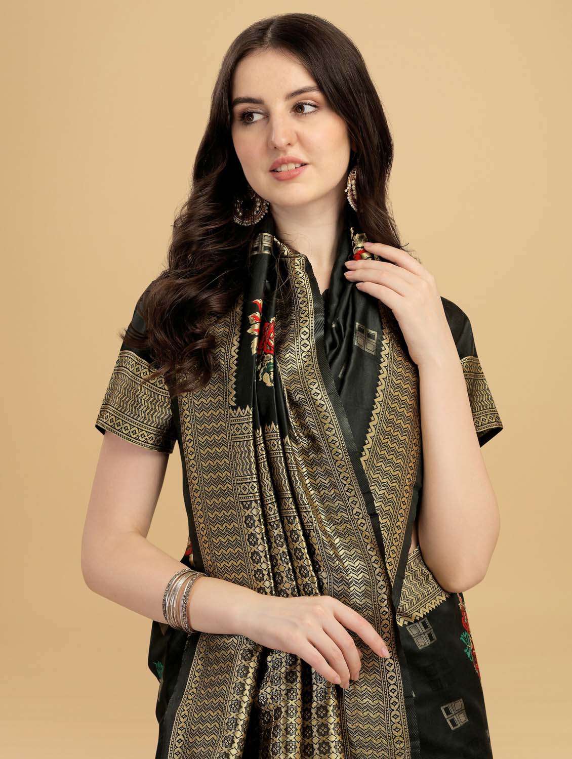 Women's Banarasi Saree With Blouse