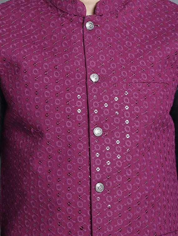 Men Embroidered Kurta Pyjama With Jacket
