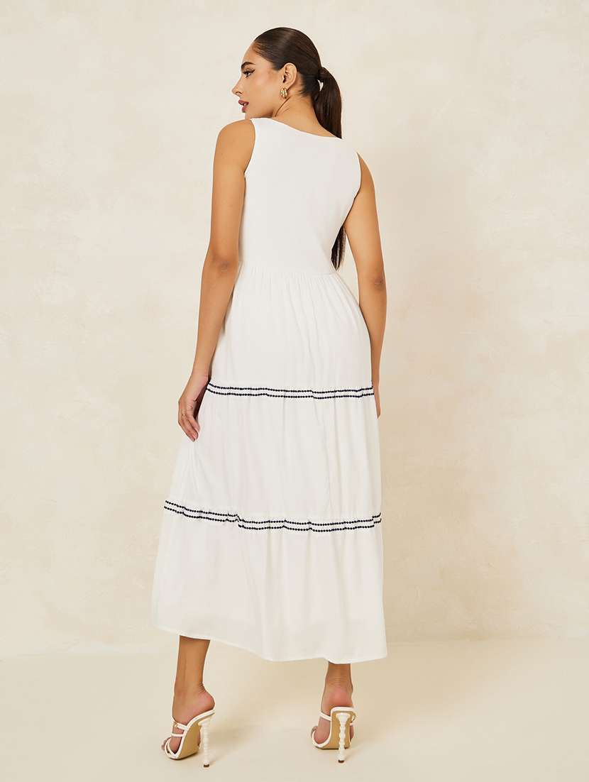 Women Embroidered Sleeveless A Line Dress