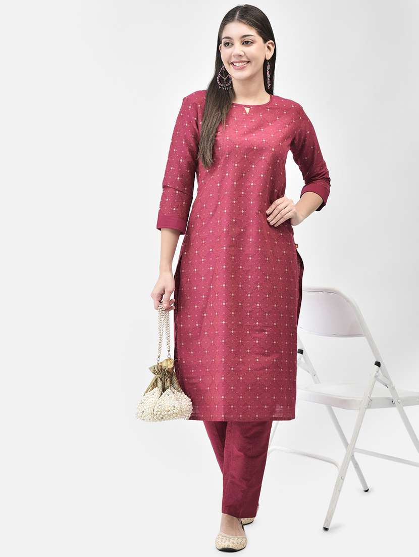 Women Three Quarter Sleeve Straight Kurta