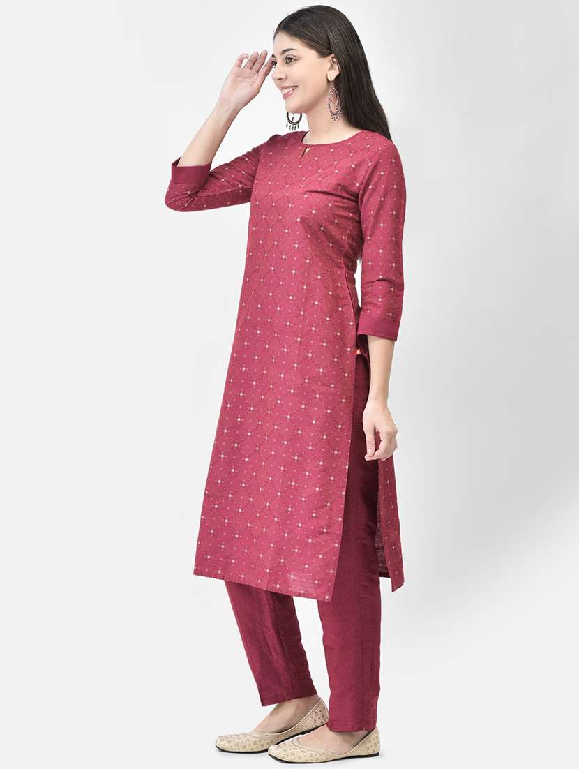 Women Three Quarter Sleeve Straight Kurta