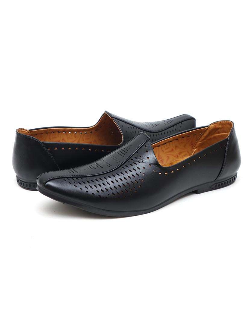 Black Synthetic Slip On Jutis