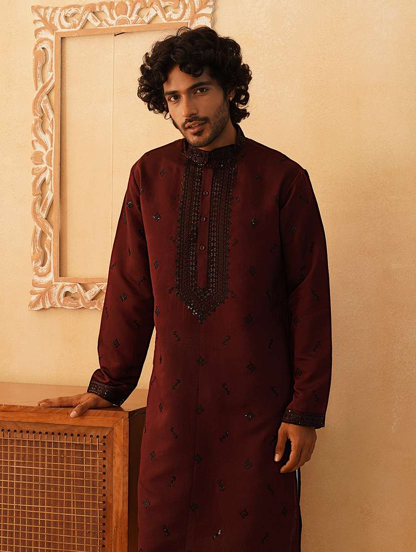 Men Mandarin Neck Sequined Long Kurta