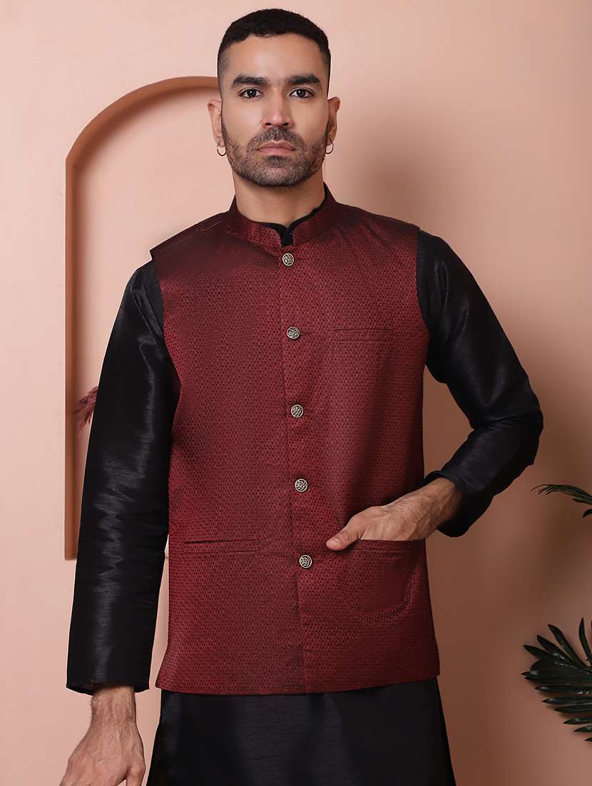 Men Solid Kurta Pyjama Set With Printed Jacket