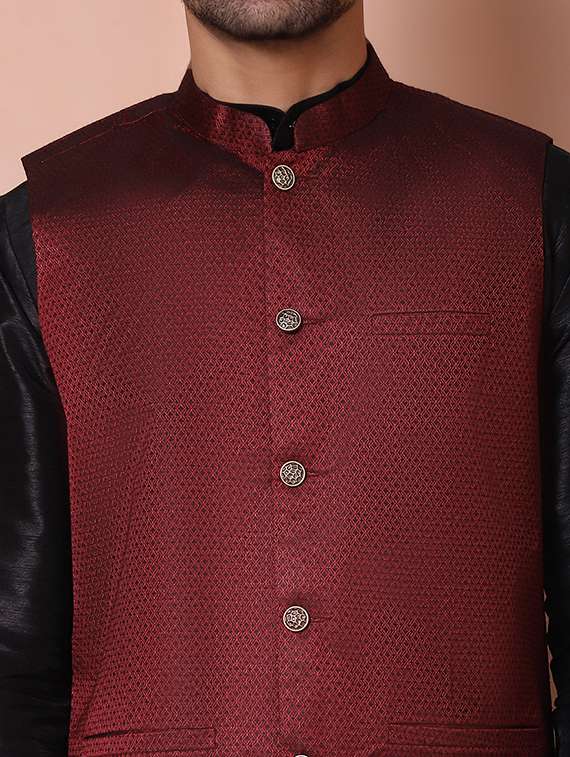 Men Solid Kurta Pyjama Set With Printed Jacket