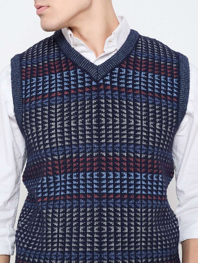 Men Self Design Sleeveless Pullover