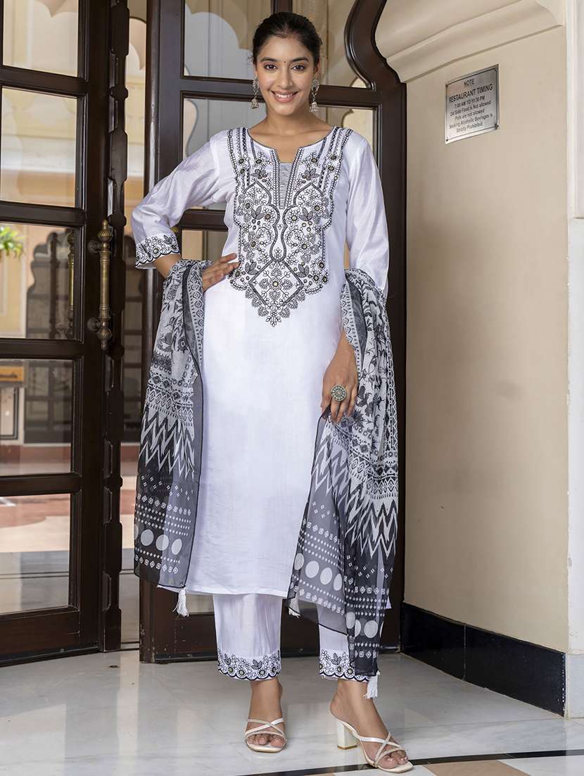 Women Embroidered Kurta Pant Set With Dupatta