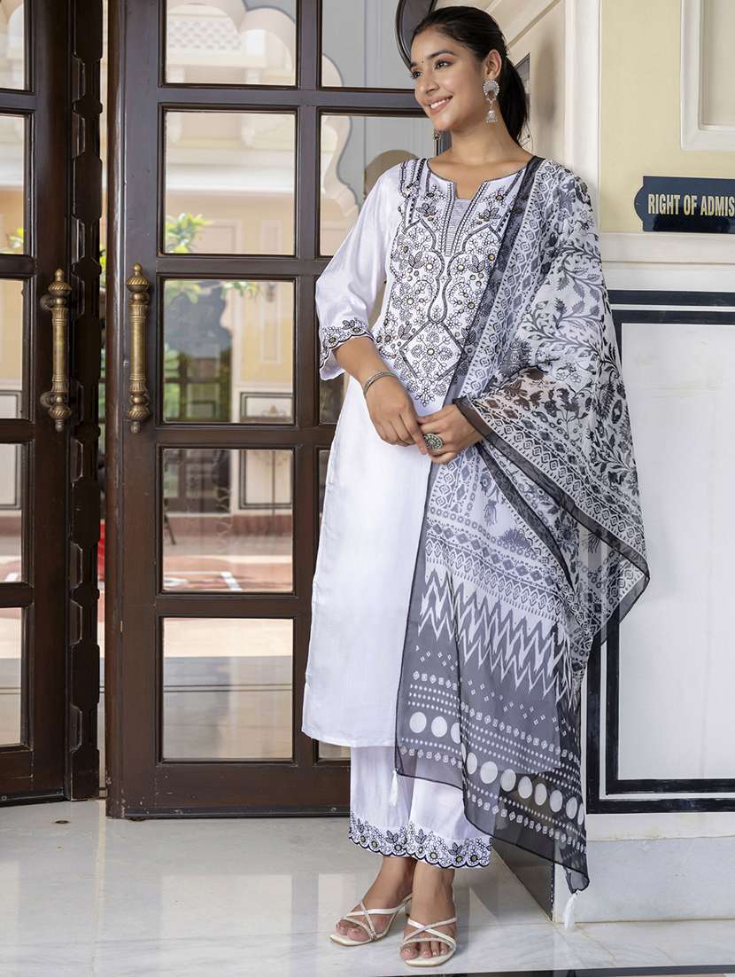 Women Embroidered Kurta Pant Set With Dupatta