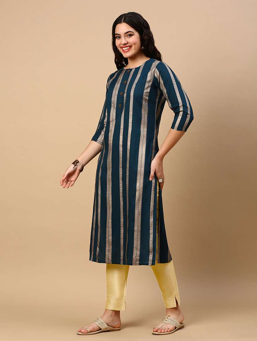 Women Three Quarter Sleeve Straight Kurta