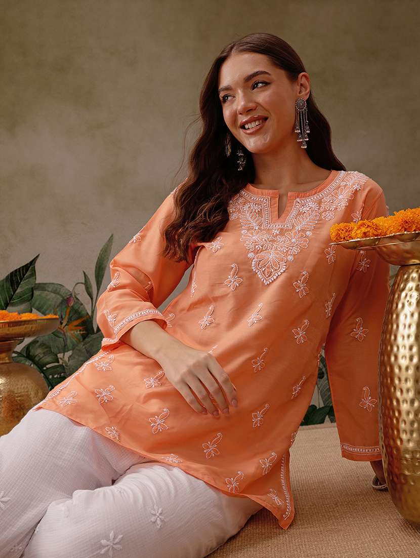 Women Notch Neck Chikankari Work Straight Kurti