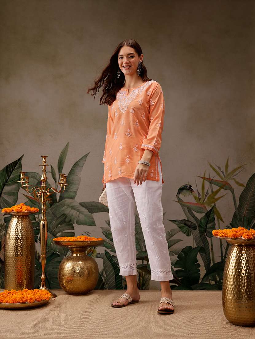 Women Notch Neck Chikankari Work Straight Kurti