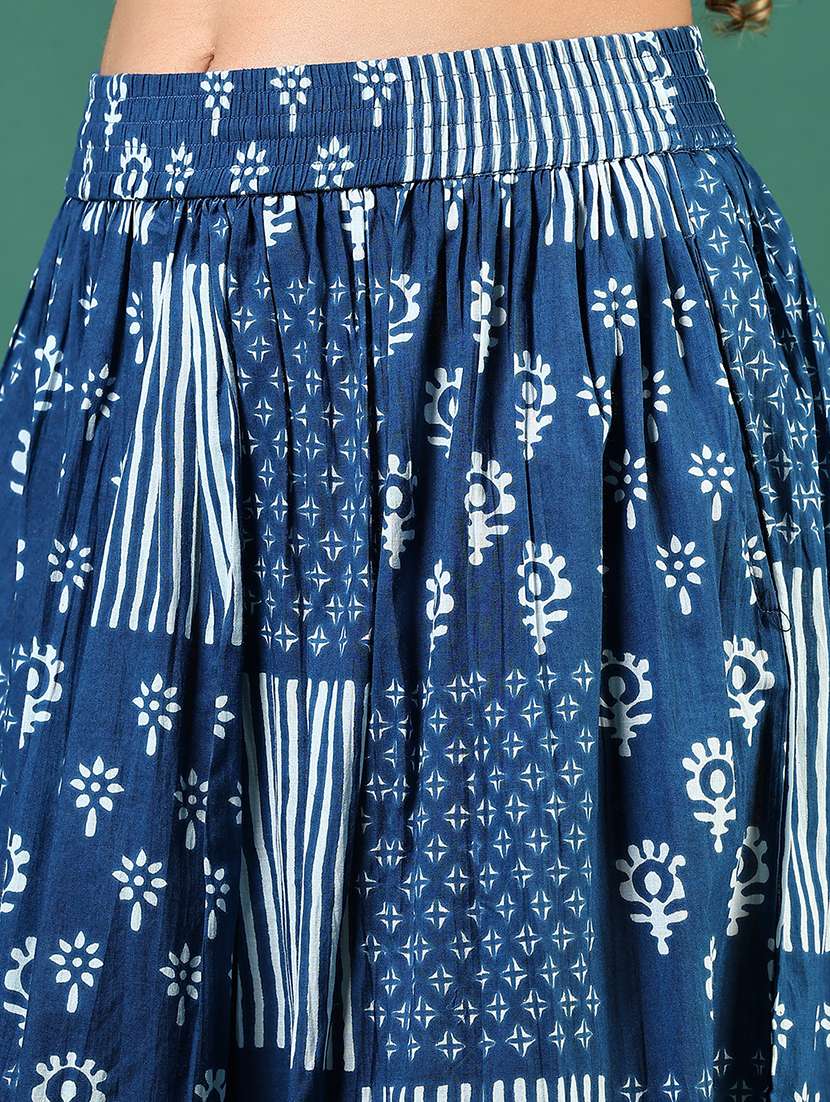 Women Blue Printed Mid Rise Flared Skirt