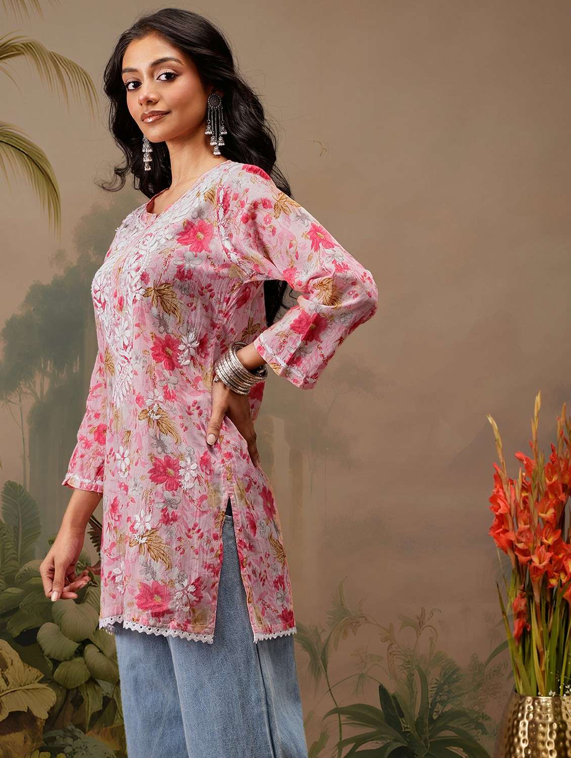Women Chikankari Work Notch Neck Straight Kurti