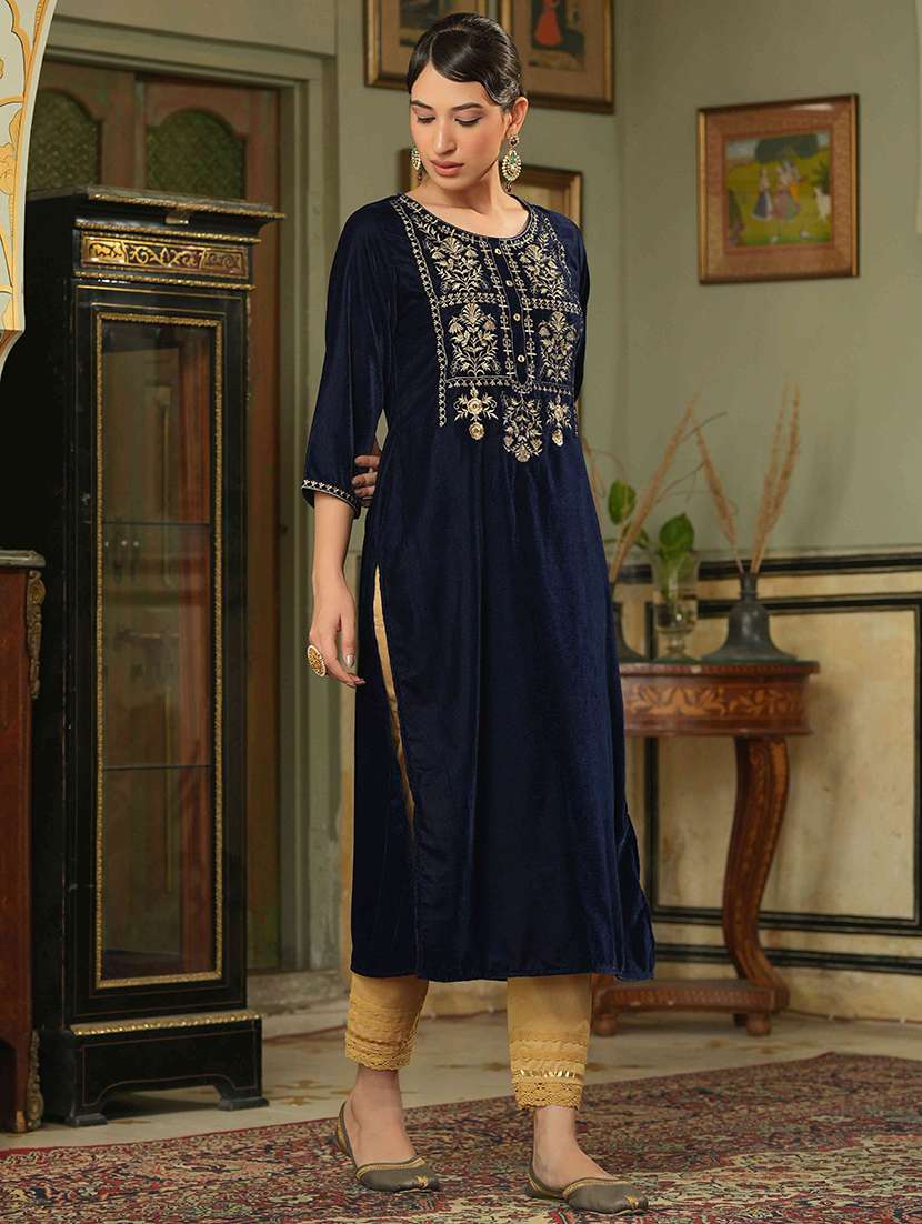 Women Round Neck Embroidered Straight Kurta