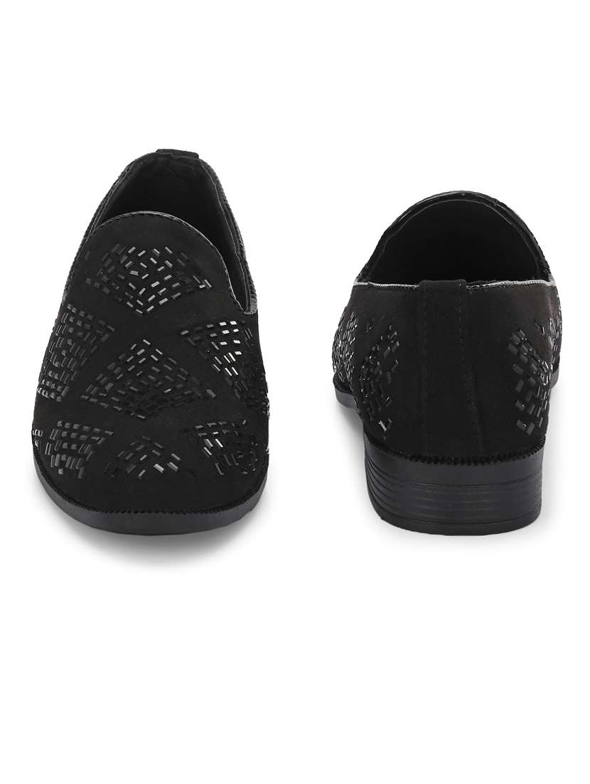 Men Black Embellished Mojari