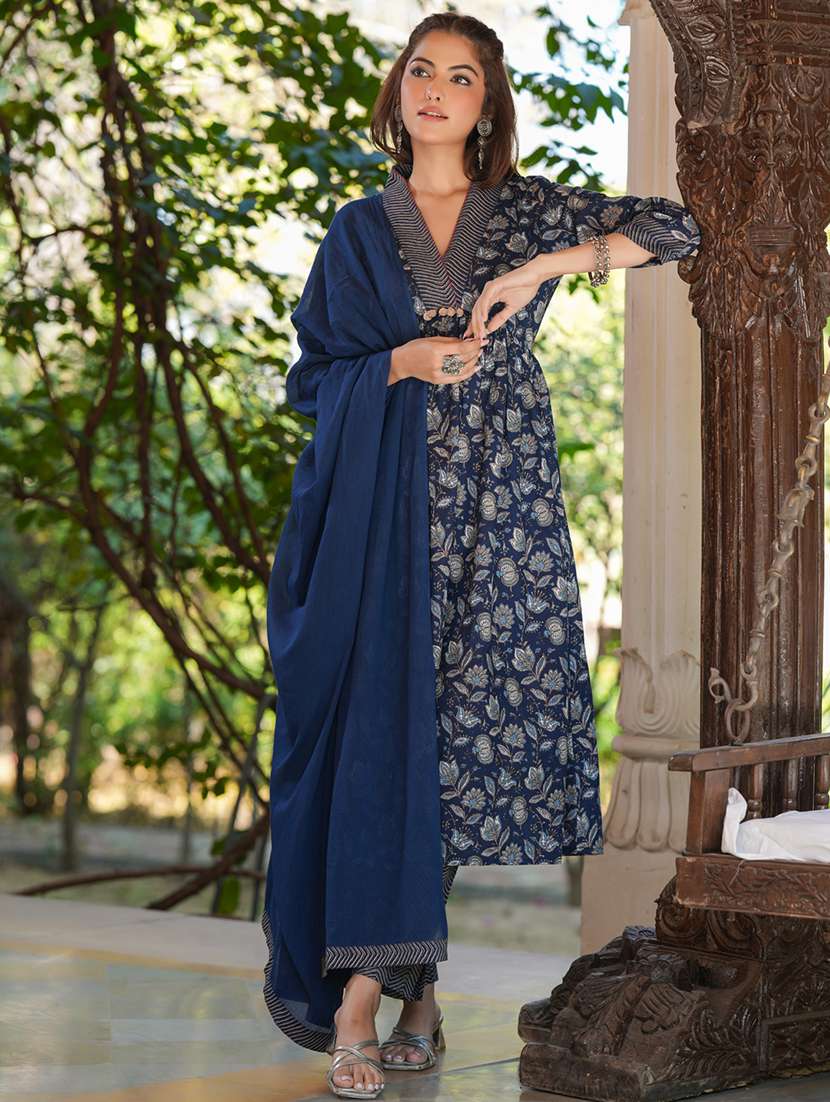 Women Three Quarter Sleeve Kurta Pant With Dupatta Set