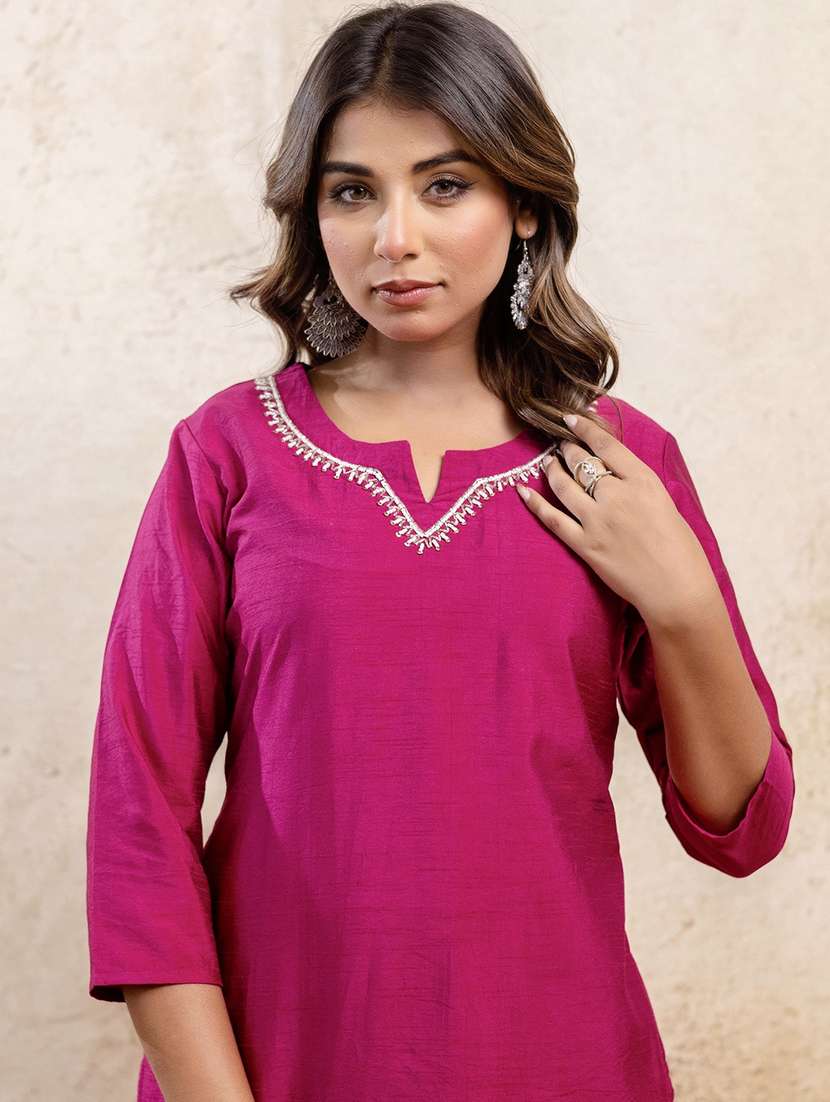Women Three Quarter Sleeve Straight Kurta