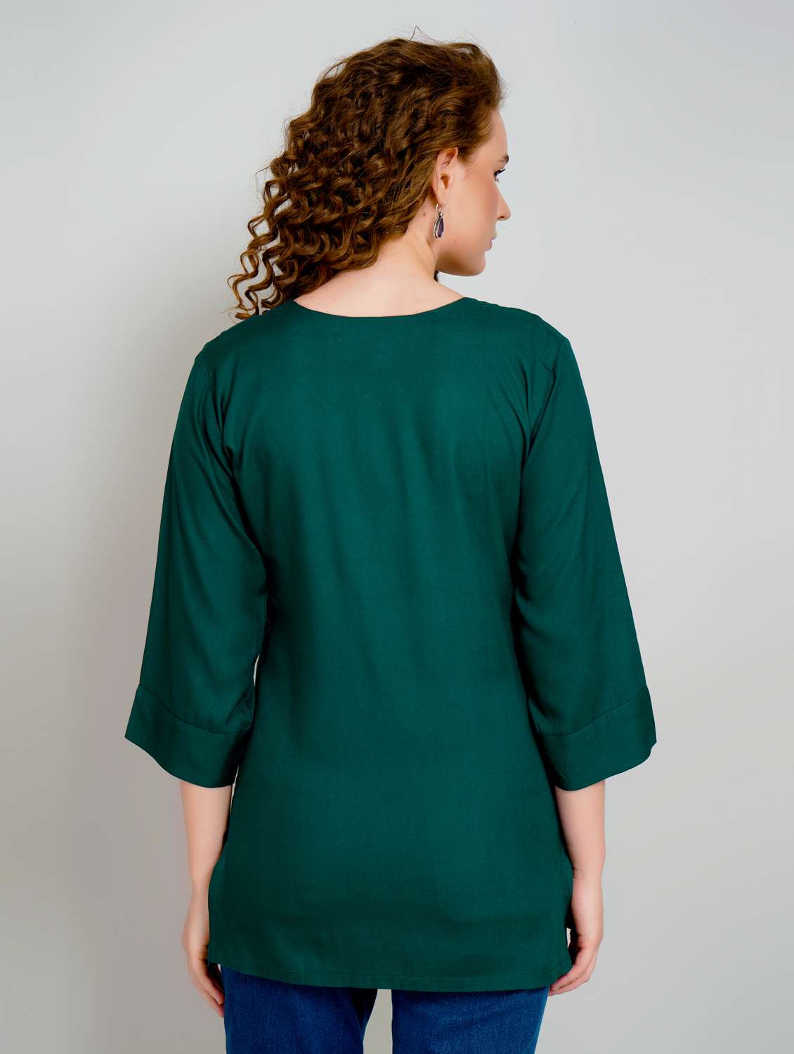 Women Embroidered Three Quarter Sleeve Straight Kurti