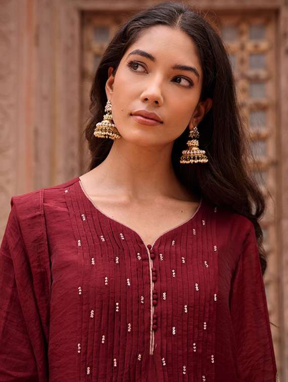 Women Embroidered Long Sleeve Kurta Pant With Dupatta Set