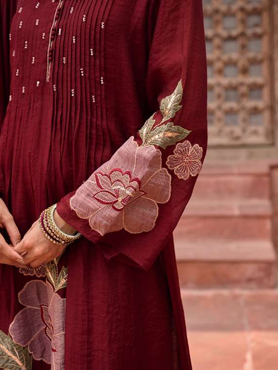 Women Embroidered Long Sleeve Kurta Pant With Dupatta Set