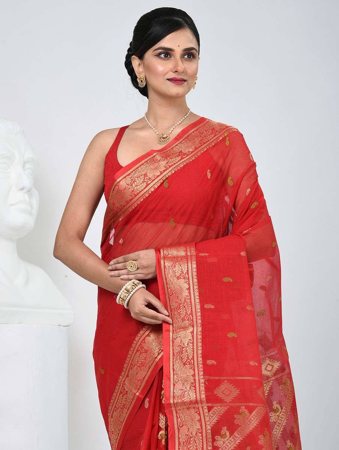 Women Self Design Tant Saree