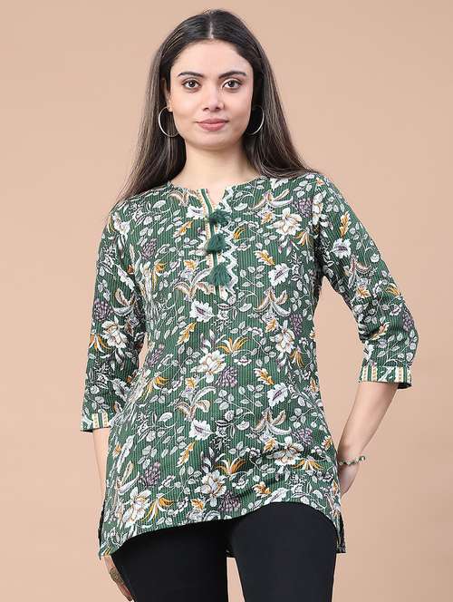 Women Floral Printed Three Quarter Sleeve Straight Kurti