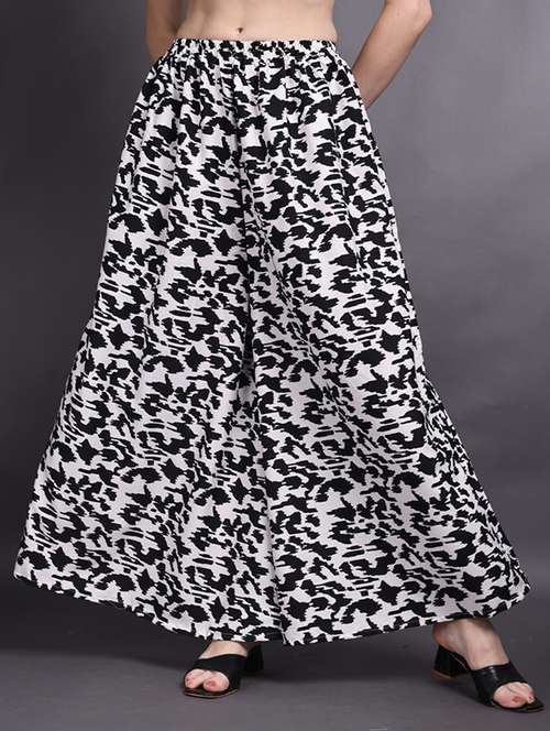 Women Printed Mid Rise Flared Palazzo